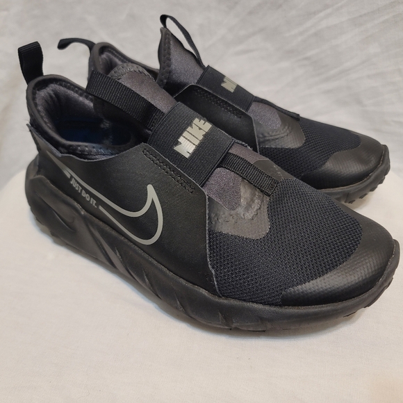 Nike Flex Runner 2 Slip on Running Shoes DJ6038-001 Youth 5Y Womens 6.5 Black - Picture 4 of 9